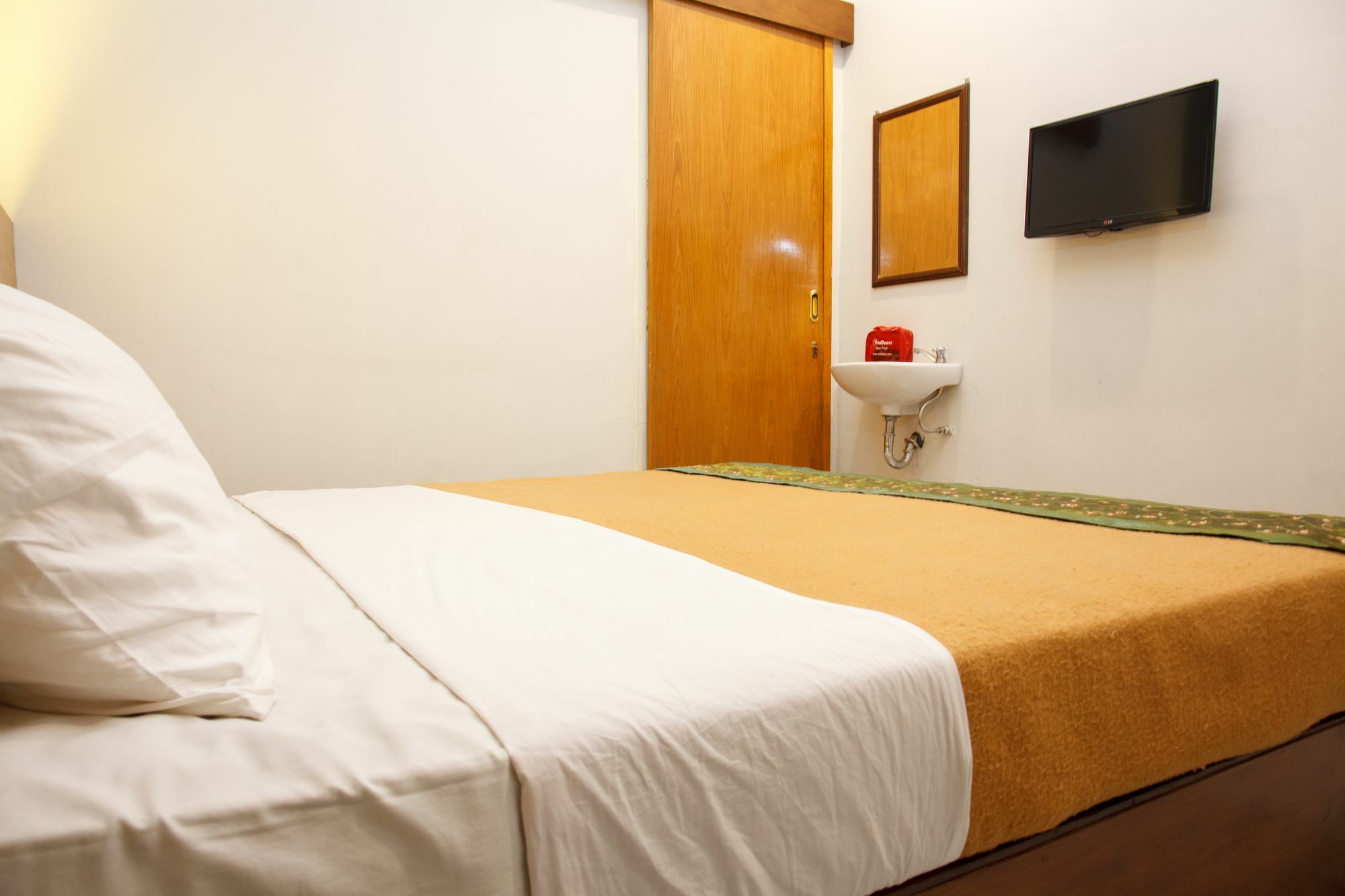 Reddoorz Near Juanda Airport T1 Hotel Surabaya Exterior photo